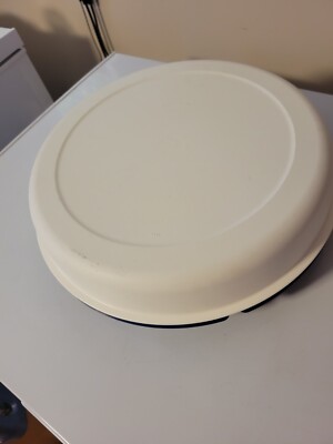 3 Piece Set Tupperware Veggie Tray with Dip Bowl -image