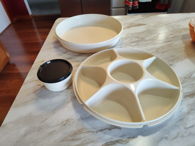 Tupperware 1665-1 Divided Serving Tray Container With Lid 1665 Veggie Dip 1666-image