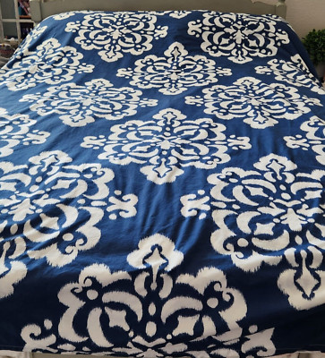 Pottery Barn Navy Blue Ikat Medallion Full Queen Duvet Cover 2 Standard Shams-image