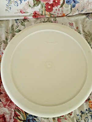 VTG TUPPERWARE DIVIDED VEGETABLE RELISH CHIP & DIP SERVING TRAY W/DIP BOWL & LID-image