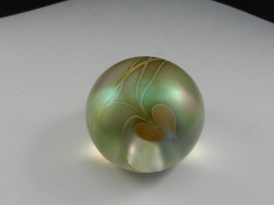 Glasshouse Studio Art Glass Paperweight Hanging Hearts Iridized Light Gold 3
