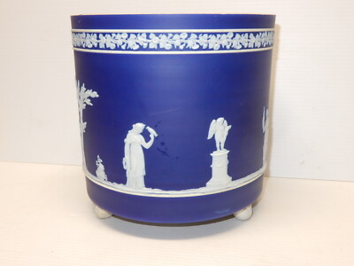 ANTIQUE WEDGWOOD DARK BLUE JASPER DIP LARGE 9 INCH FOOTED JARDENIERE CA 1891-image