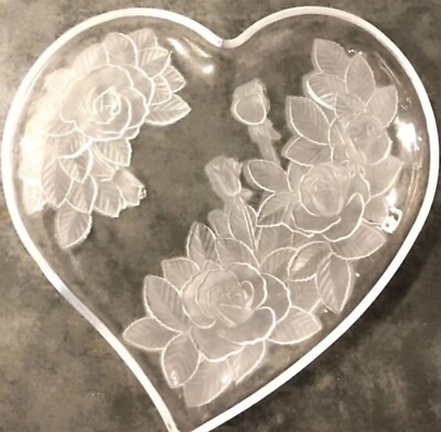 Vintage Studio Nova Heart Shaped Tray Winter Rose-image