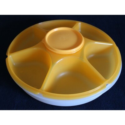 Tupperware Serving Center Set Divided Veggie Party Tray w/ Dip Bowl 4 Piece Set-image