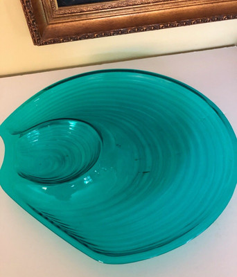 Vintage Acrylic Lucite Ribbed Chip and Dip Shell Design Dish-image