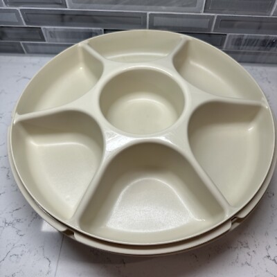 Tupperware Divided Serving Tray 1665-3 Almond With Lid 1666-3 No Dip Bowl 2 pcs-image
