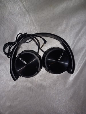 Sony Wired Noise Canceling Headphones Model MDR-ZX110NC -image