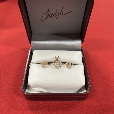 10K Yellow Gold CZ Stone Pendant And Earrings Heart Shaped Set-image
