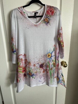 A.R.T.W White Pretty Floral Top L Dipped Sides-image