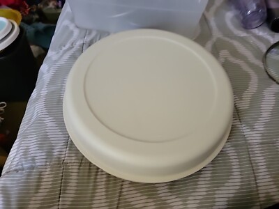VINTAGE TUPPERWARE 6 DIVIDED VEGETABLE FRUIT CHIP AND DIP SERVING TRAY WITH LID-image