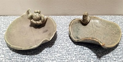 Set of 2 LEAF Shaped Studio Art POTTERY TRINKET DISHES w/ Frog & Snail Signed-image