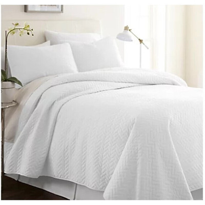 iEnjoy Home Herring Patterned Full/Queen Quilted Coverlet Set - White-image