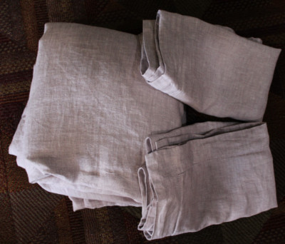 POTTERY BARN 100% linen Queen duvet cover + 2 standard shams in Lavender-image