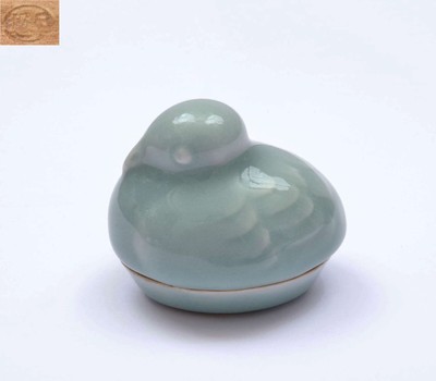 1960's Japanese Studio Celadon Kogo Incense Box Bird Shaped Marked-image