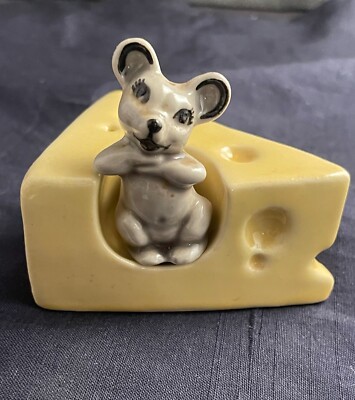 Vintage Ceramic Arts Studio Mouse And Cheese Salt & Pepper Shakers (H)-image
