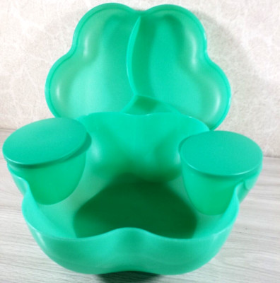 Tupperware Green Chip n Dip Server w/ Divided Lid & 2 Dip Bowls w/ Lids #4624-image