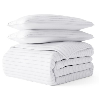 EUC ienjoy home King Sized Quilt and Pillow Sham Set | 106