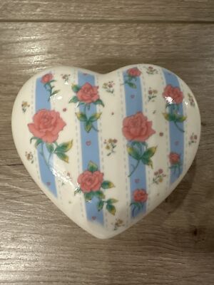 Vintage STUDIO NOVA Heart’s Floral Heart Shaped Ceramic Trinket Box MZ854-image