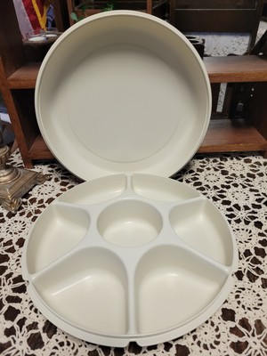 Vintage TUPPERWARE Divided Vegetable & Dip Serving Tray + Lid #1666 Party Dish-image