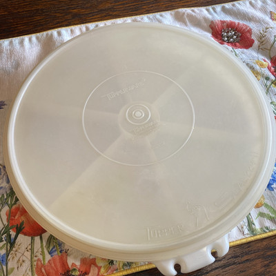 Tupperware Vintage Vegetable & Dip Tray 6 Compartments Tupper Seal 224-11-image