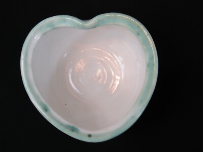 ART STUDIO POTTERY VALENTINES LOVE HEART SHAPE BOWL DISH SIGNED -image