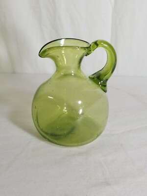 STUDIO BLOWN ART GLASS GREEN SQUARE PITCHER WITH CORNER LOOP HANDLE VASE-image