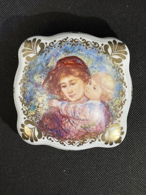 Reminiscence Limoges Porcelain Collector Trinket Box 1992 Hibel Studio-image