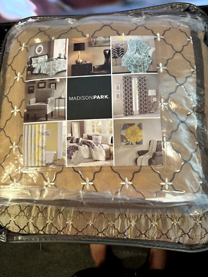 Madison Park Bellagio 6 Piece Jacquard Quilt Set with Throw Pillows-image