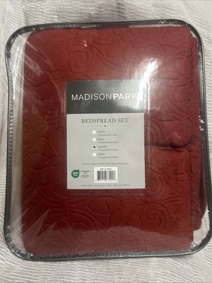 Madison Park Quebec Reversible Bedspread Set | Queen Size | Red.-image