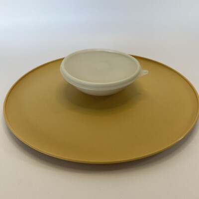 VINTAGE 3 PIECE TUPPERWARE  #492-3 GOLD CHIP N DIP SERVE TRAY AND BOWL W/ LID-image