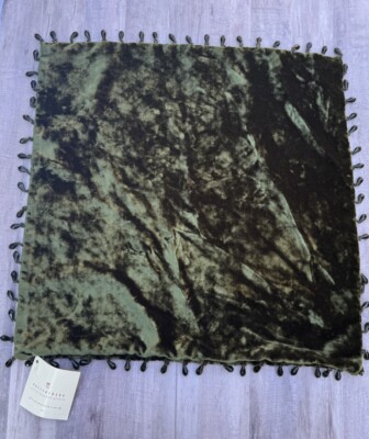 Vtg Pottery Barn Dark green Soft velvet 18 x 18 beaded Tassel pillow case Only-image