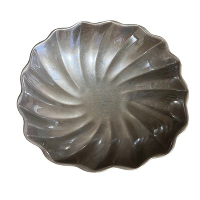 Wilton Armetale Eddy Large 2 QT Scallop Dipping Bowl-image