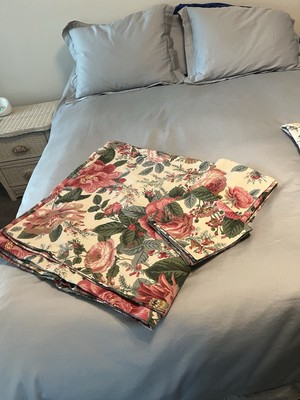 Pottery Barn Flowered Queen duvet Set Includes Standard Shams-image