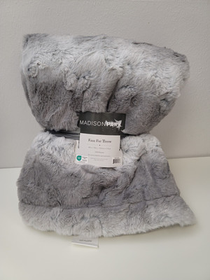 Madison Park Zuri Oversized Faux Fur Throw 60 X 70  Grey-image