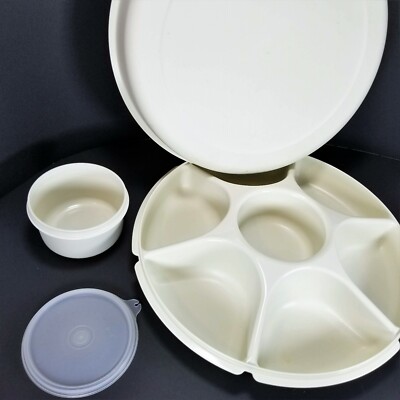 Tupperware Divided Veggie Relish Party Tray 1667-12 w/ Dip Bowl 1665-1 + Lid -image