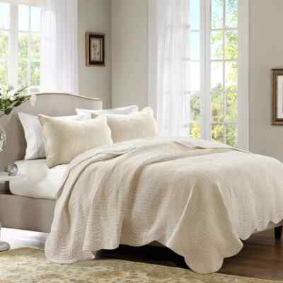 Marino 3-Piece Cream Microfiber Reversible Scalloped Edge Full/Queen Quilt Set-image