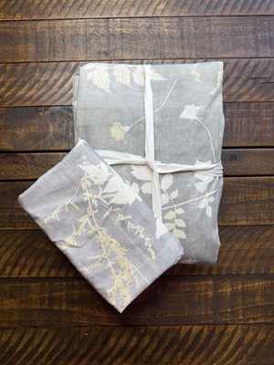 Pottery Barn Shadow Floral Percale King Duvet  W King Sham Gray  Multi NWOT Read-image