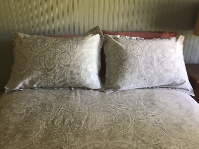 POTTERY BARN VANESSA DUVET COVER, F/Q, 2 STD SHAMS, GREY/WHITE, SPARE BR DISPLAY-image