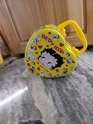 Vtg Betty Boop 1999 Yellow Heart Shaped Metal Lunch Box Tin (Bx900)-image