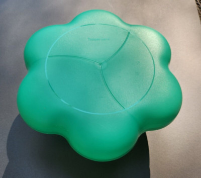 Tupperware Chip 'N Dip Scalloped Bowl And Lid Open House Toucan Teal 1.5 Gallon-image