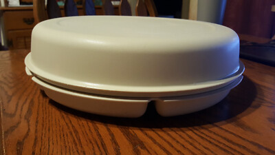 Vtg-Tupperware Divided Serving Tray Veggs or Fruit Snack Dish w/Lid & Dip Bowl.-image