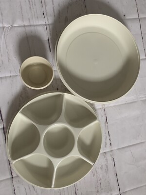 Tupperware LG Veggie/Fruit Divided Covered Serving Tray Dips Vintage Cookouts-image