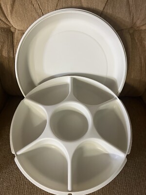 Vintage Tupperware Serving Center Tray Almond 1665-3 with Lid Veggie/Dip/Crudite-image