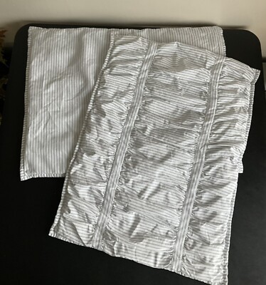 Pottery Barn PB Shams Teen 2 Gray White Ruched Quilted Standard 26”X 20” READ-image