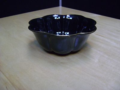 Walker STUDIO Pottery Black flower shaped Bowl Dish Potteries 985  VINTAGE-image