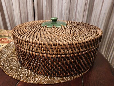 Vintage Large Basket Wicker Chip Dip Hors D'oeurves Server Green Pottery Pieces-image