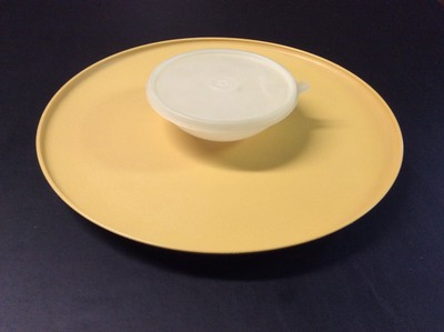 Tupperware 492 Veggie Chip Tray and 491 Dip-N-Serve Dish with 238 Lid (VG)-image