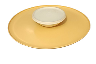 Tupperware Veggie Chip Tray #492-5 & Dip Covered Bowl #491-9 Harvest Gold-image
