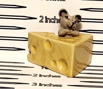 Ceramic Arts Studio Mouse Sitting in Cheese Salt and Pepper Shakers-image