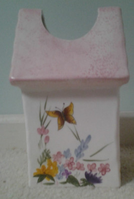 Noho Studio Clever Choice White Ceramic Hand Painted House-Shaped Flower Vase-image